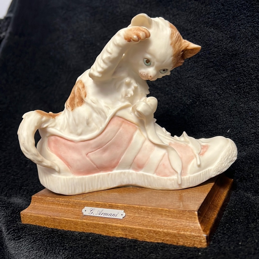 NWOT Armani Figurine 1994 Signed Cat In A Sneaker